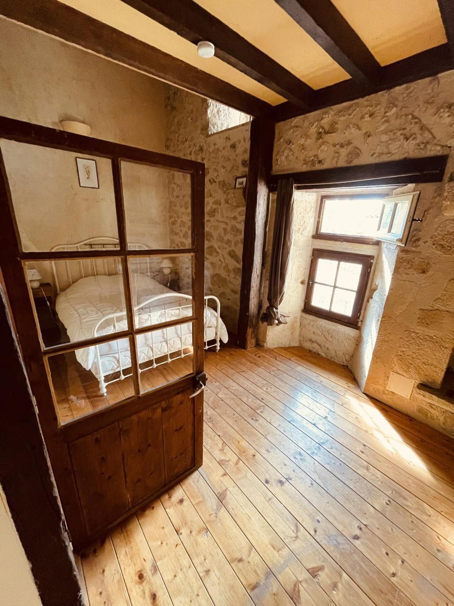Вилла Refuge De Perreau Saint-Michel-de-Montaigne Экстерьер фото