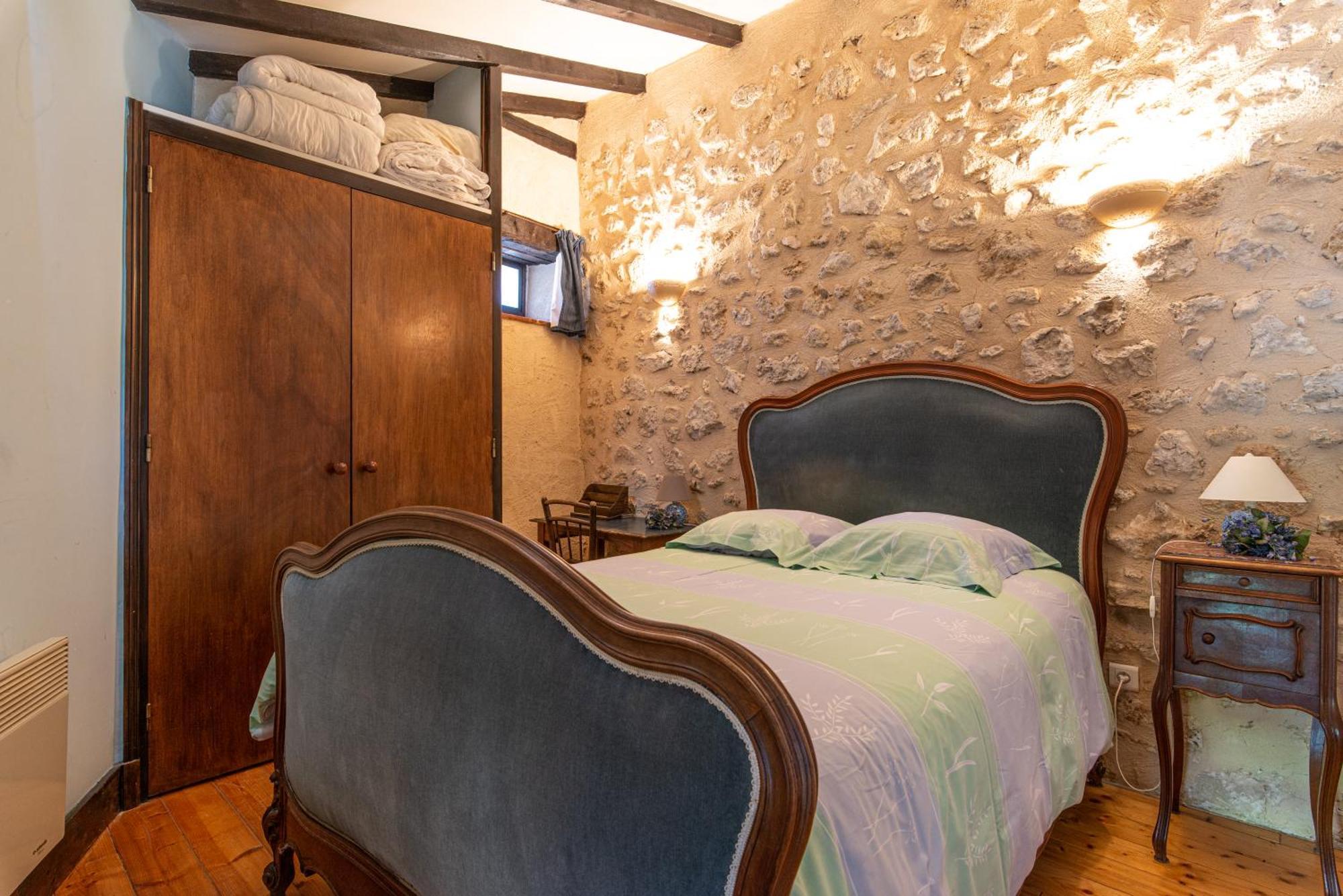 Вилла Refuge De Perreau Saint-Michel-de-Montaigne Экстерьер фото